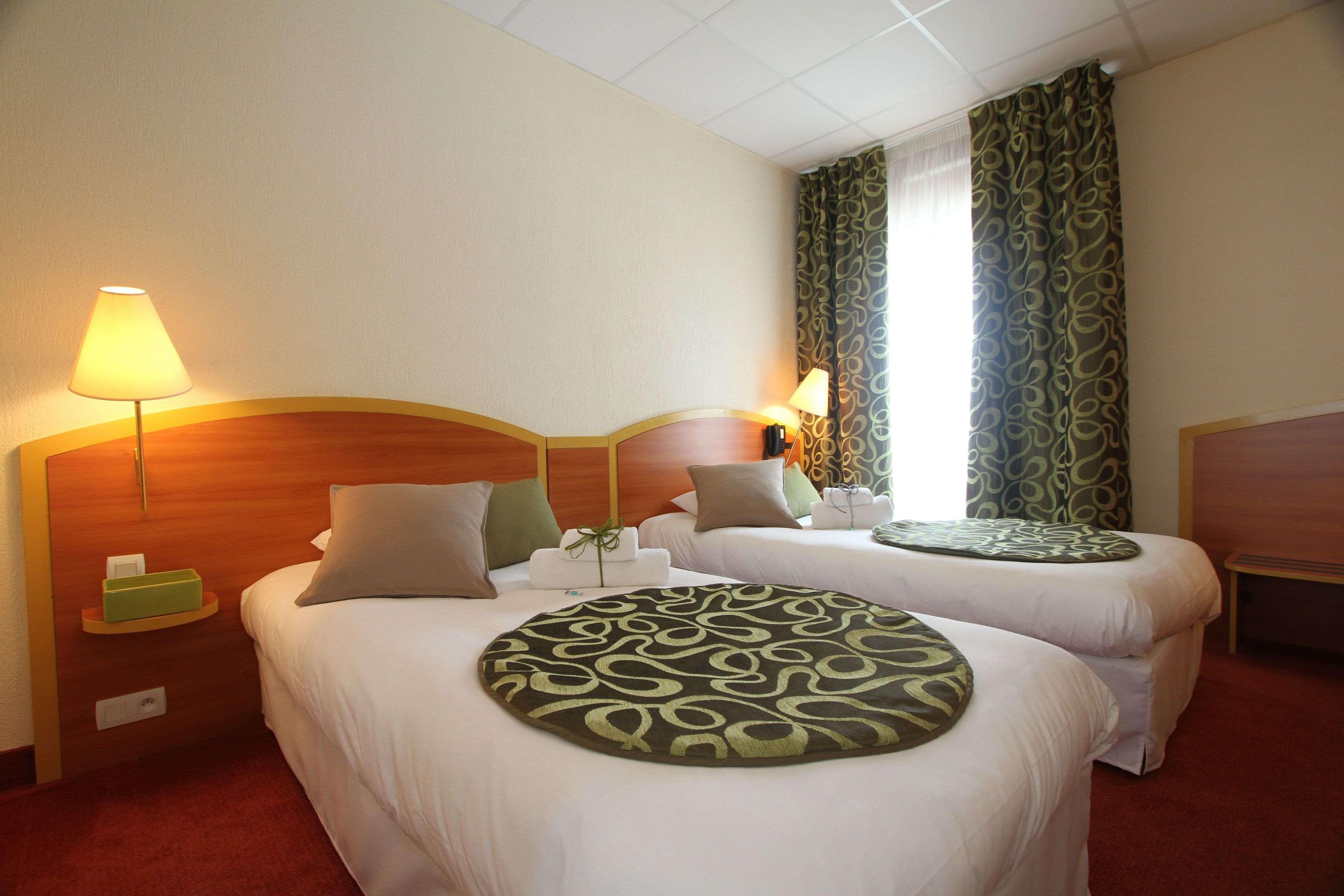 Kyriad Hotel Lamballe Exterior foto