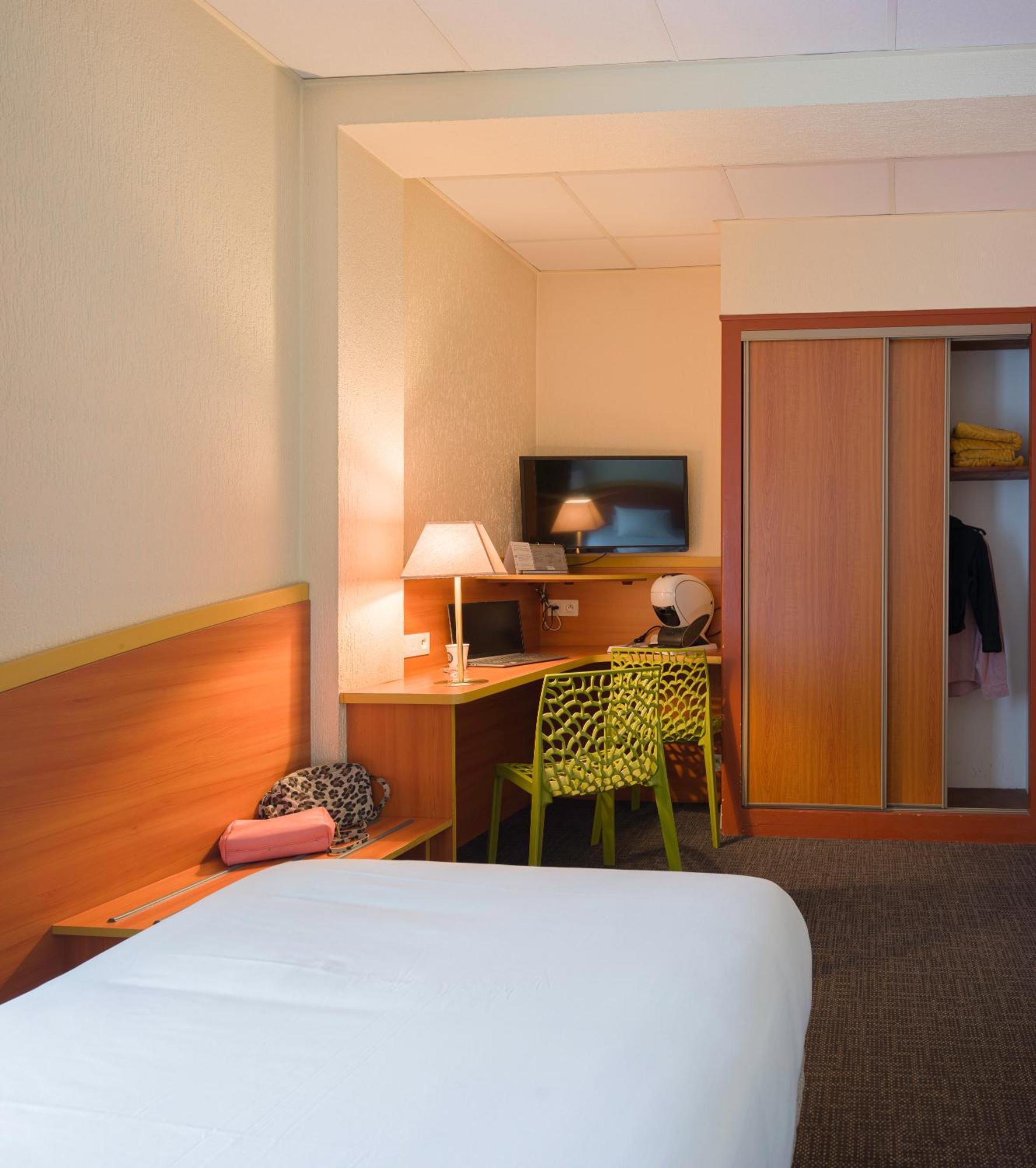 Kyriad Hotel Lamballe Exterior foto